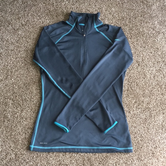 Nike Tops - Nike Pro top